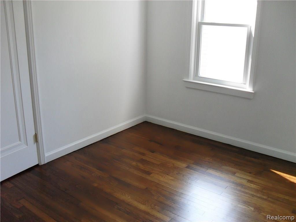 4762 Lakeshore Road Fort Gratiot, MI 48059 - Photo 15 of 19 SDC12367.JPG