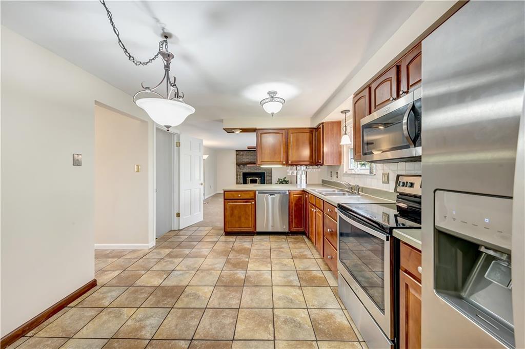 130 Lakeview Drive McKees Rocks, PA 15136 - Photo 8 of 25 Gallery Image 8