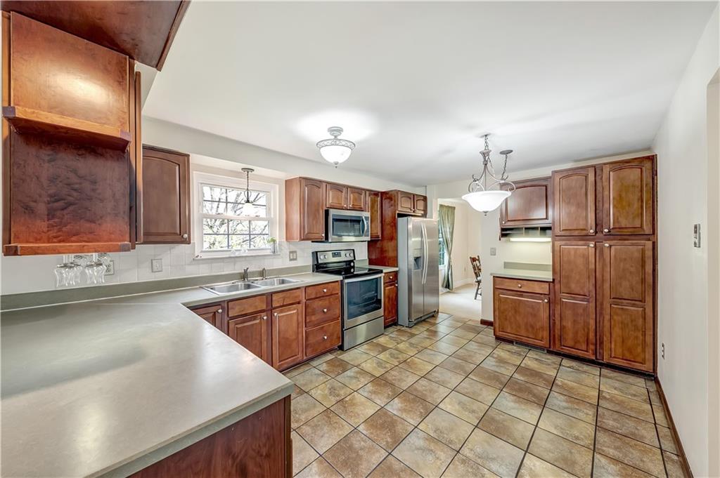 130 Lakeview Drive McKees Rocks, PA 15136 - Photo 10 of 25 Gallery Image 10