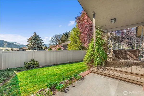 a view of house with backyard