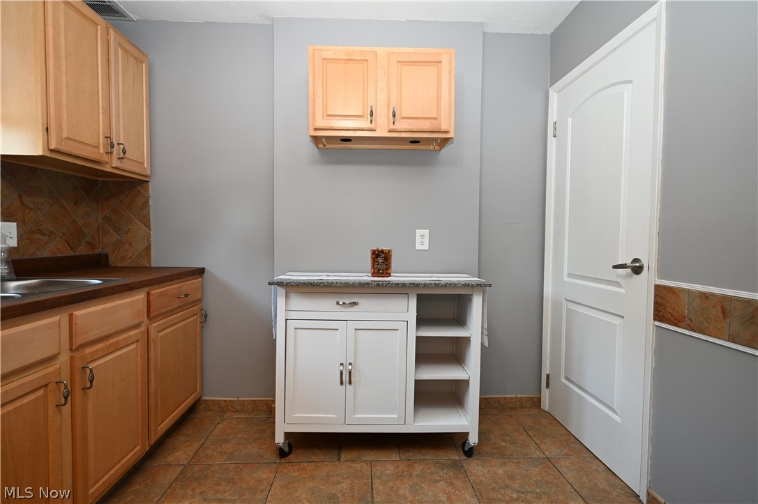 4245 New Road Austintown, OH 44515 - Photo 6 of 26 Movable island
