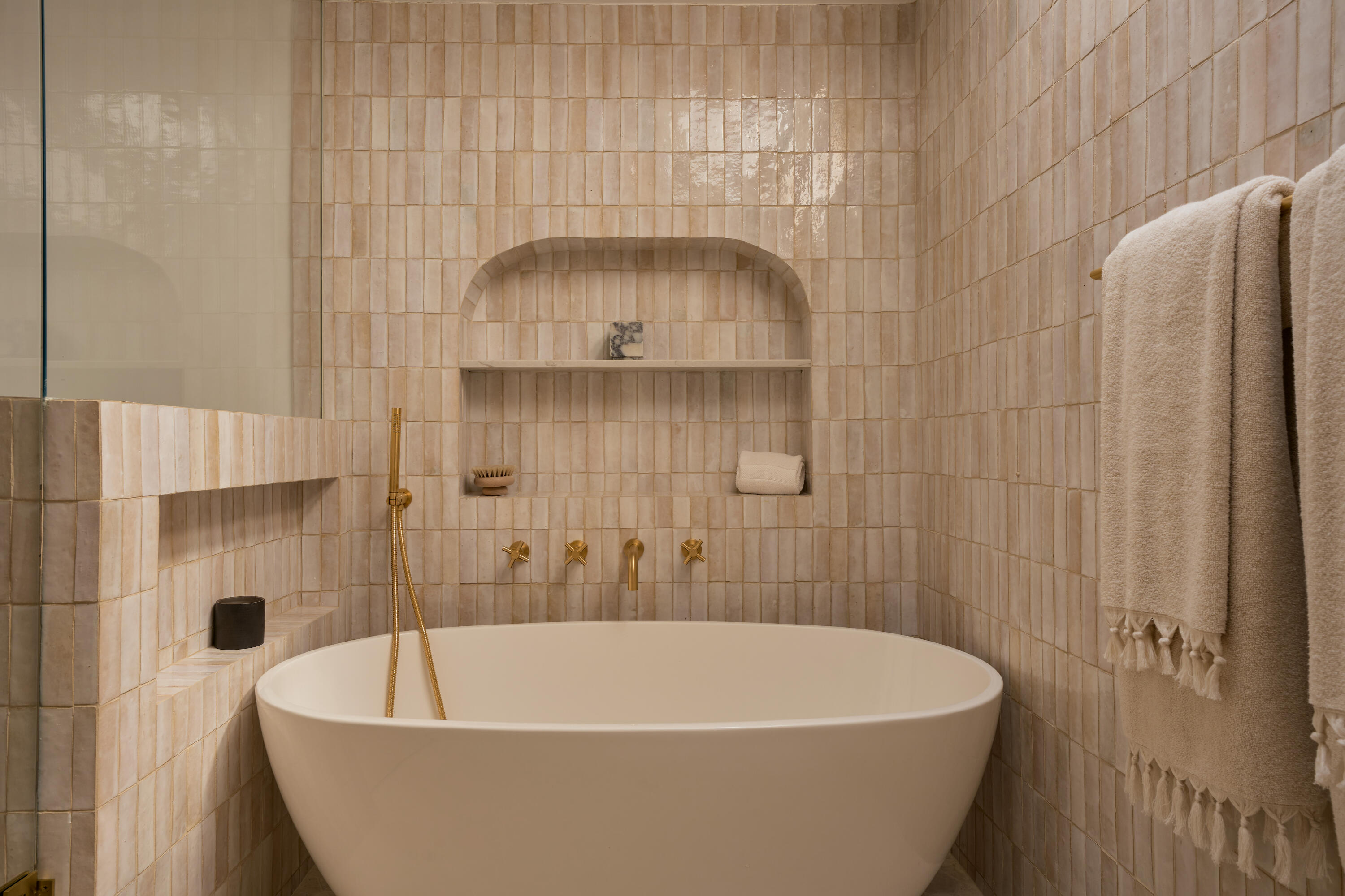 627 Romero Canyon Road Montecito, CA 93108 - Photo 24 of 44 Soaking tub