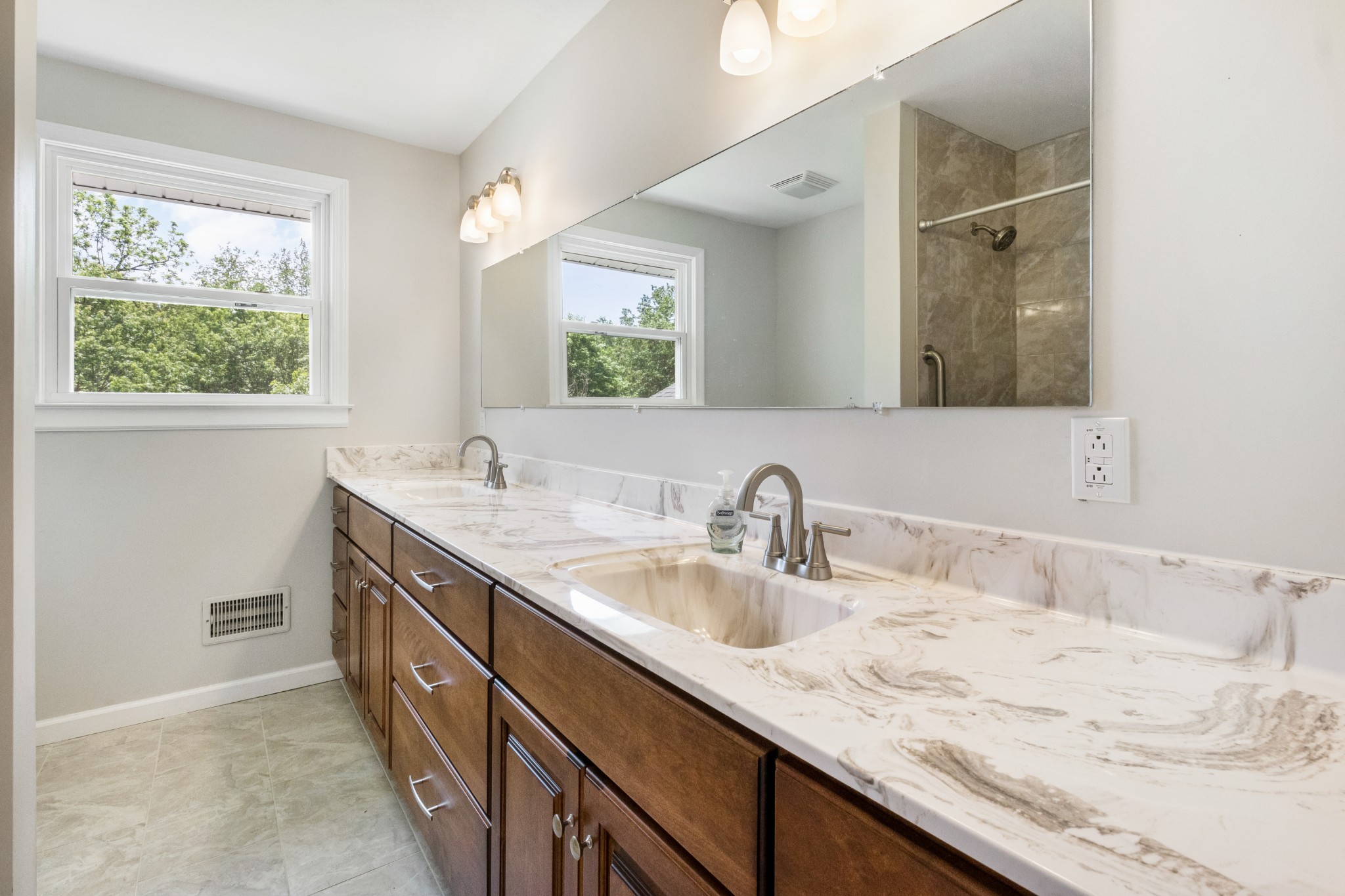 280 Rossview Road Clarksville, TN 37043 - Photo 15 of 33 Gallery Image 15