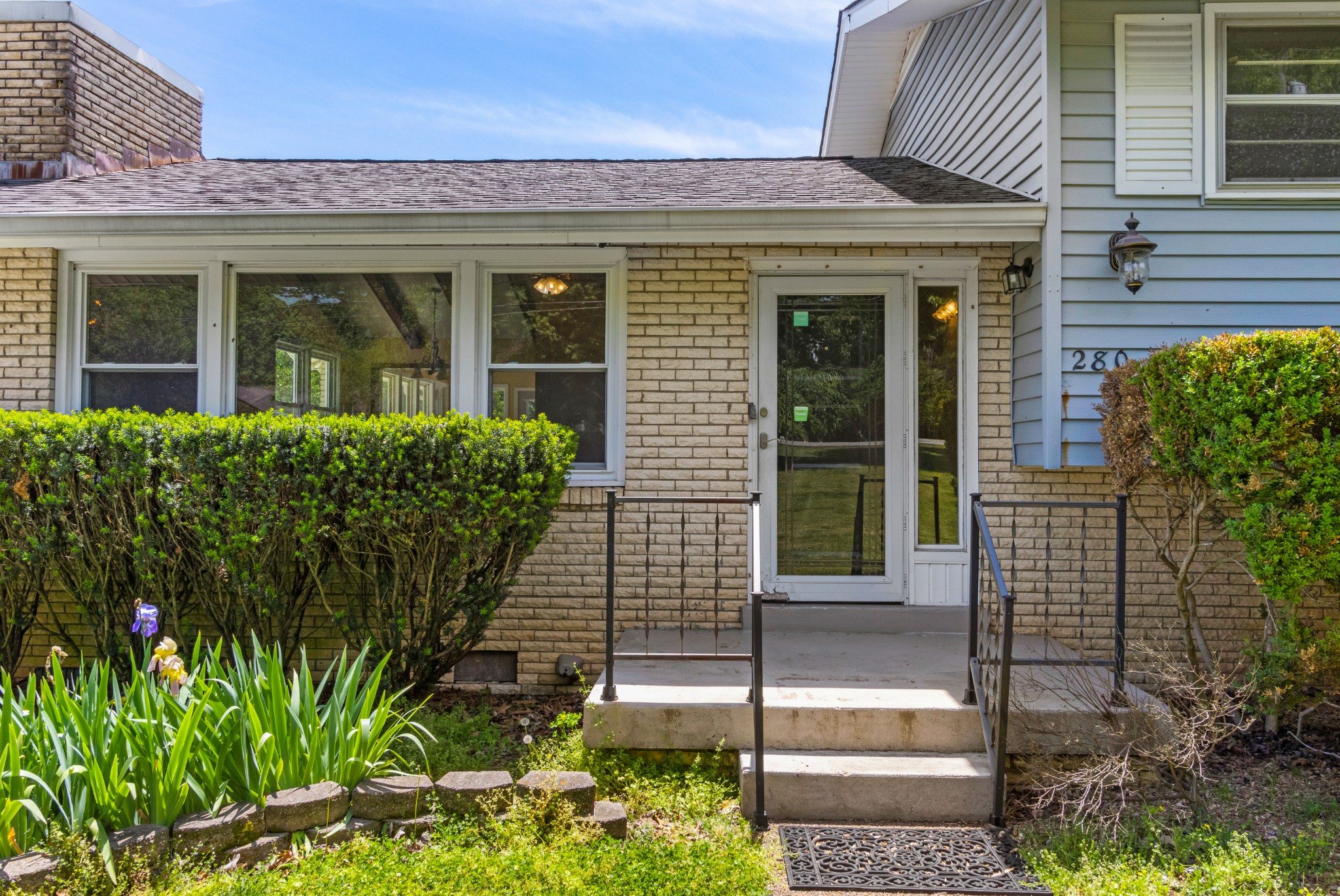 280 Rossview Road Clarksville, TN 37043 - Photo 2 of 33 Gallery Image 2