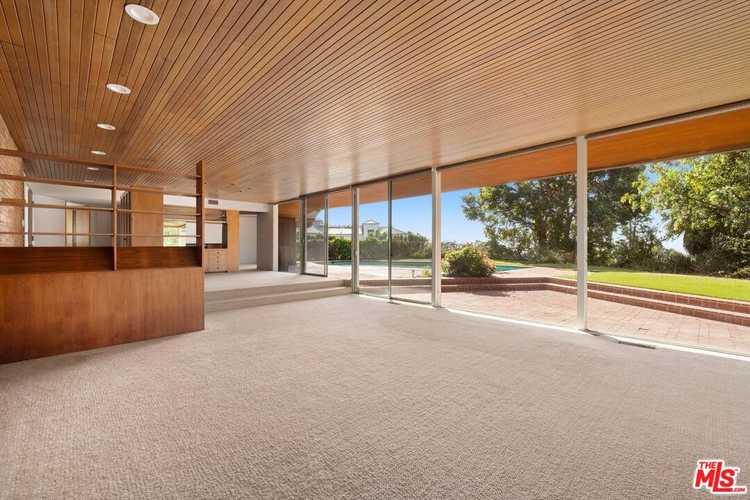 590 North Tigertail Road Los Angeles, CA 90049 - Photo 6 of 16
