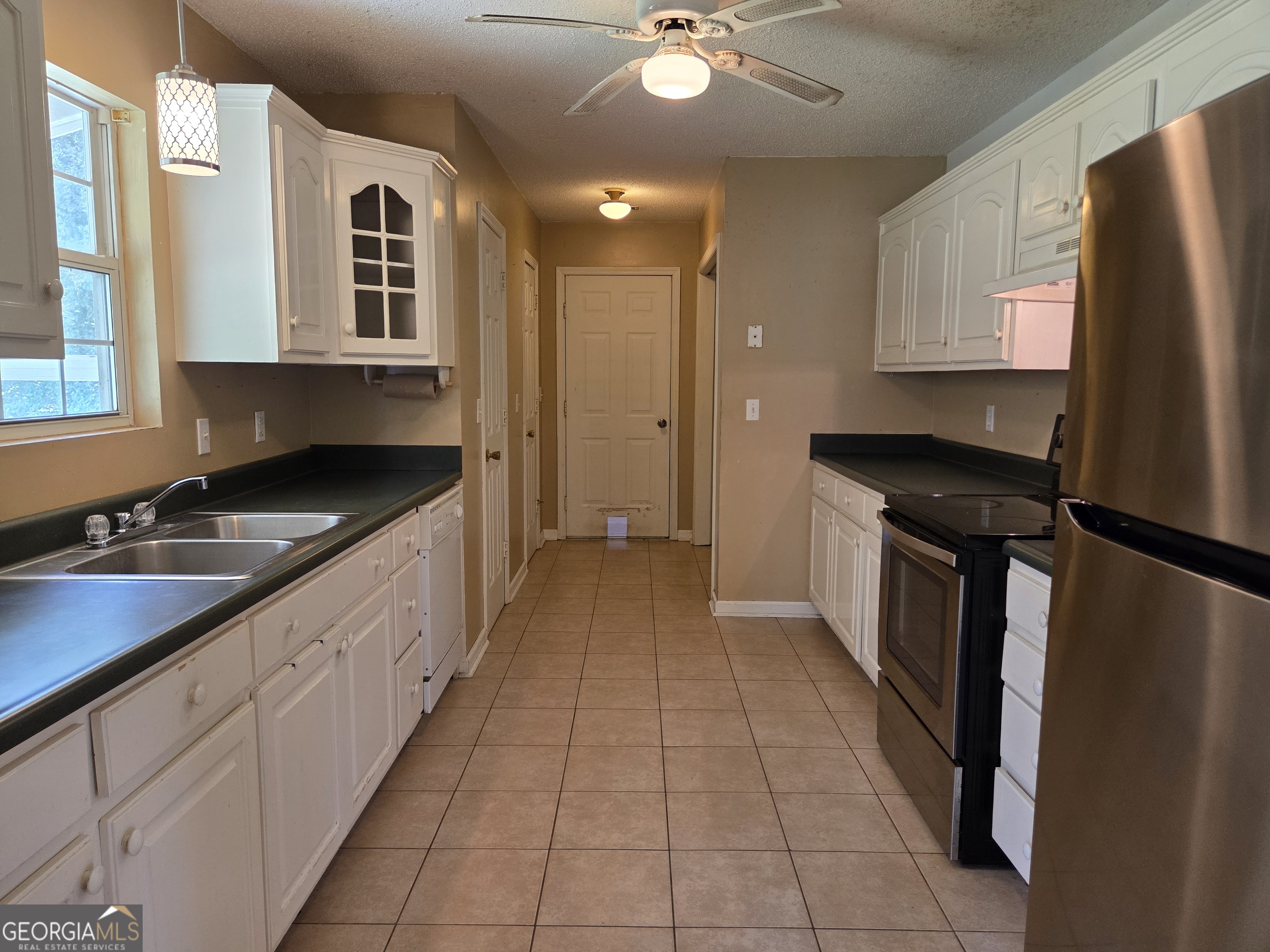 9546 Union Road Metter, GA 30439 - Photo 12 of 45 a kitchen with granite countertop a sink stove and refrigerator