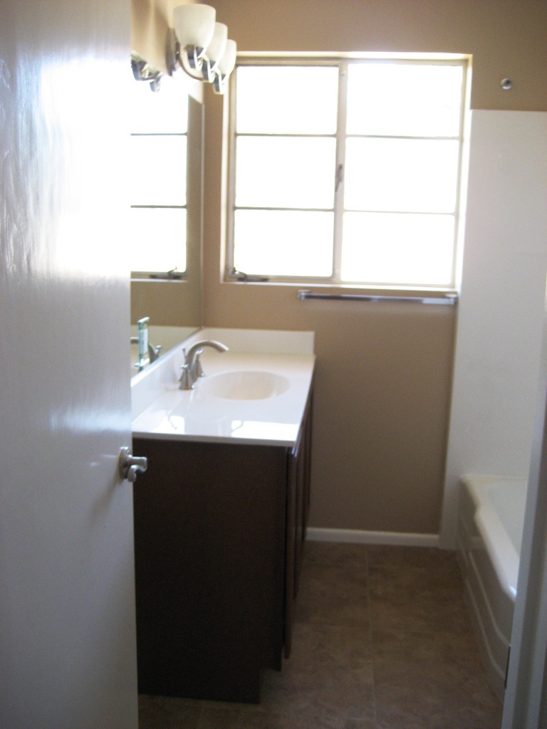 4148 East Granada Road Phoenix, AZ 85008 - Photo 9 of 20 Guest Bath