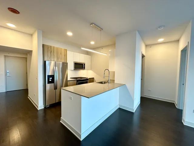 $3,128 | 313 West Wolf Point Plaza, Unit 1910, Chicago, IL 60654