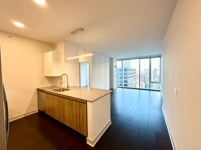 $3,128 | 313 West Wolf Point Plaza, Unit 1910, Chicago, IL 60654