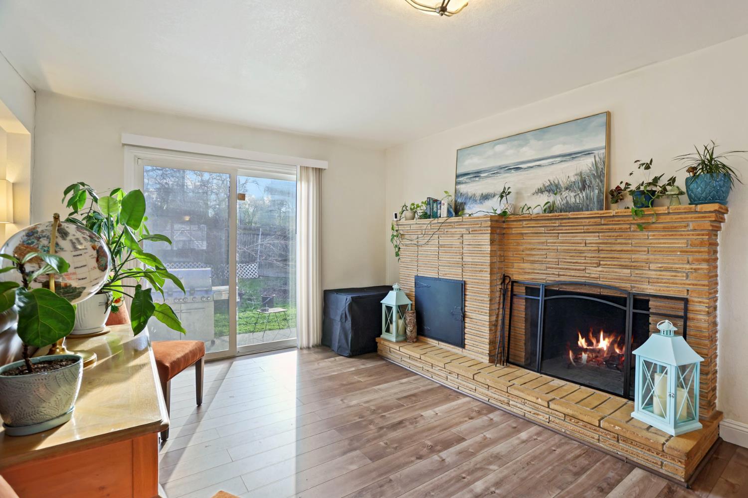 8814 Mohawk Way Fair Oaks, CA 95628 - Photo 15 of 34 a living room with furniture and a fireplace