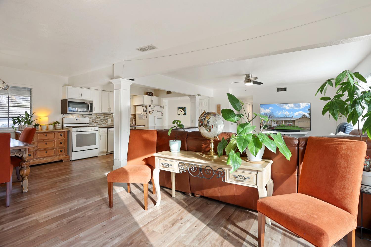 8814 Mohawk Way Fair Oaks, CA 95628 - Photo 17 of 34 a living room with furniture kitchen view and a dining table