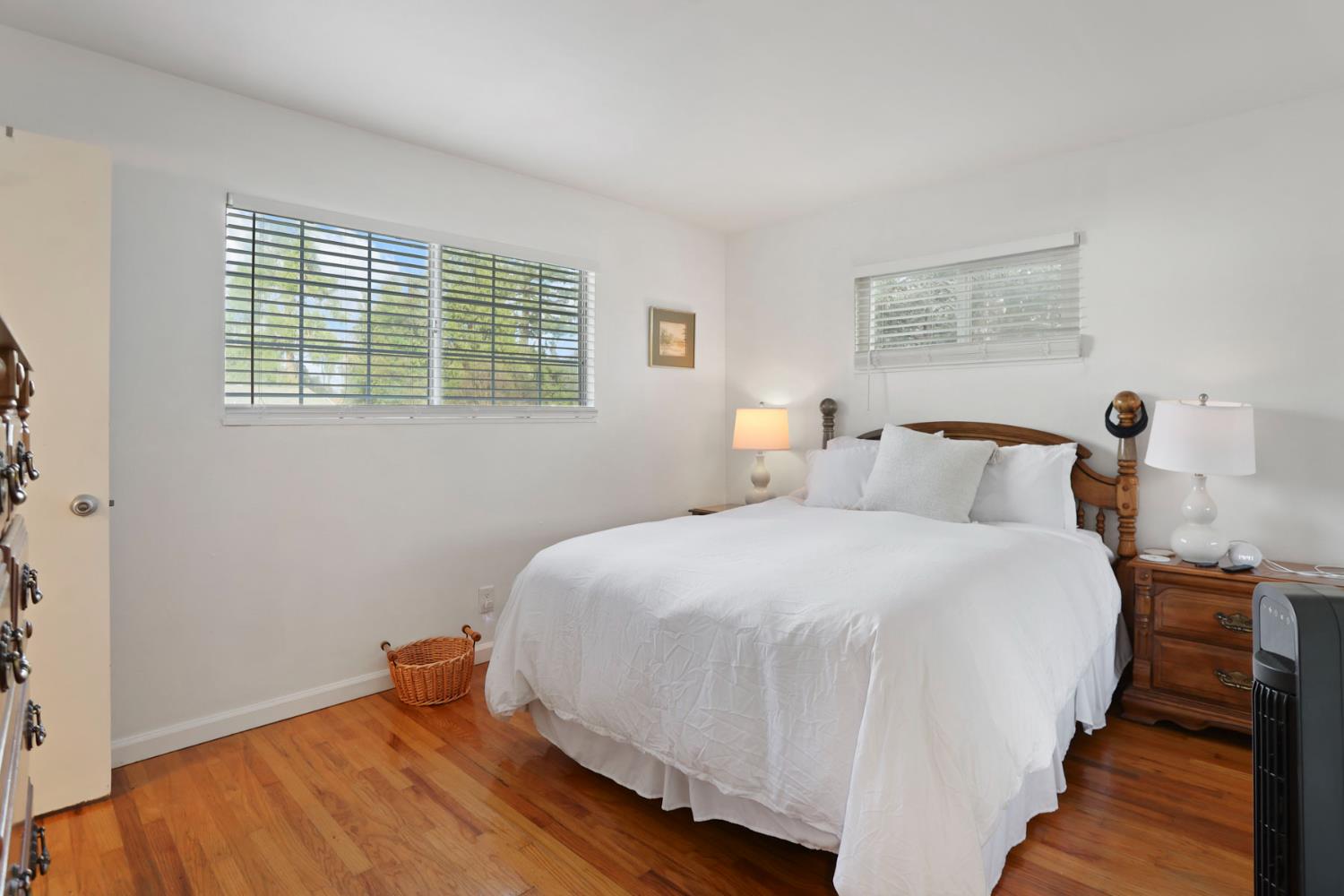 8814 Mohawk Way Fair Oaks, CA 95628 - Photo 22 of 34 a bedroom with bed and window