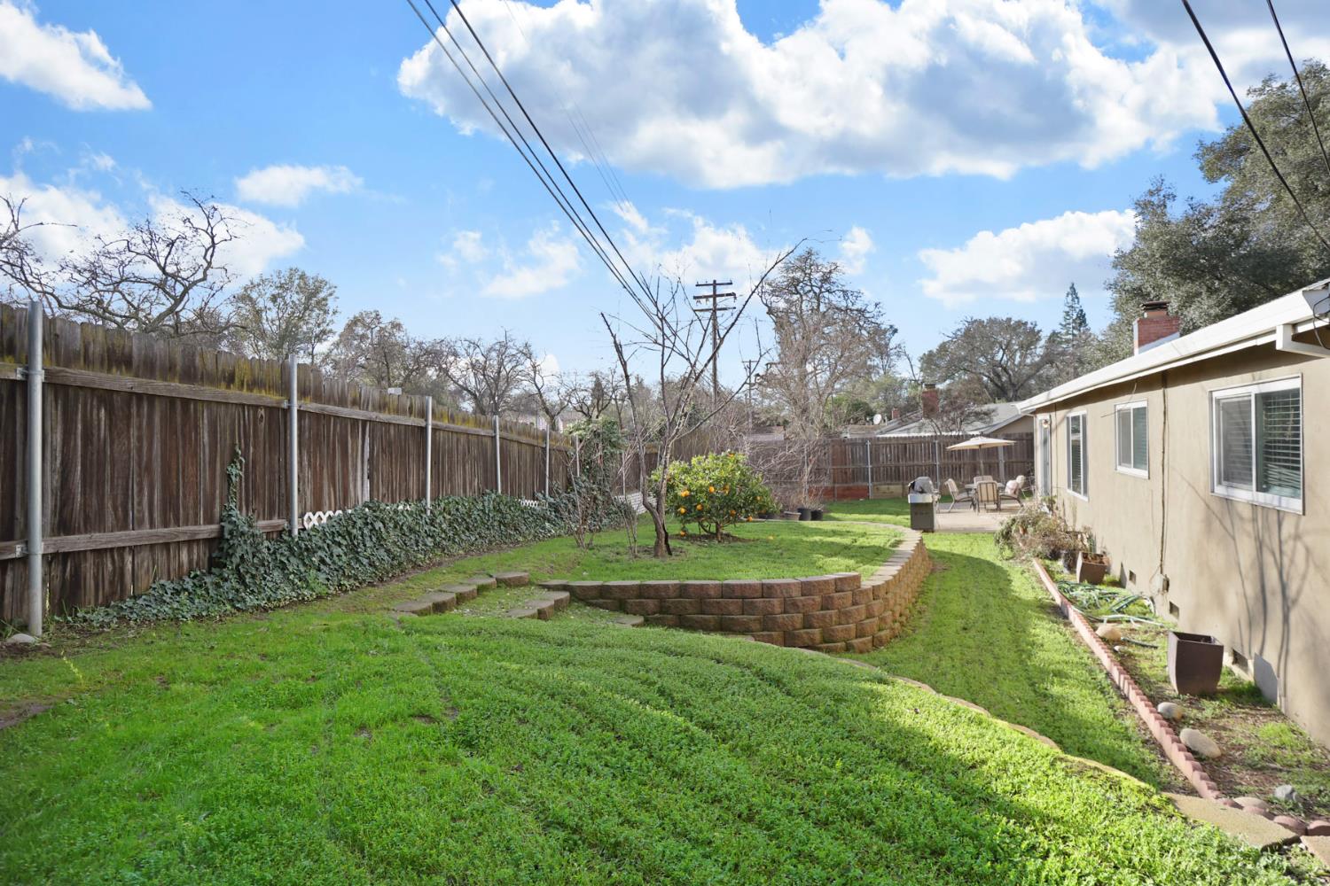 8814 Mohawk Way Fair Oaks, CA 95628 - Photo 32 of 34 a view of a backyard with a garden