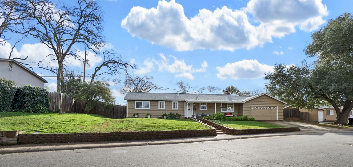 8814 Mohawk Way Fair Oaks, CA 95628 - Photo 33 of 34 a view of house in front of a big yard with large trees