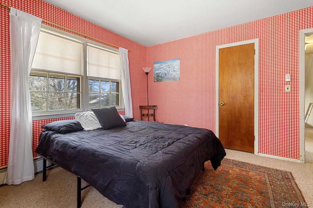 24 Highview Road Ossining, NY 10562 - Photo 23 of 43 2nd bedroom with natural hardwood floors.