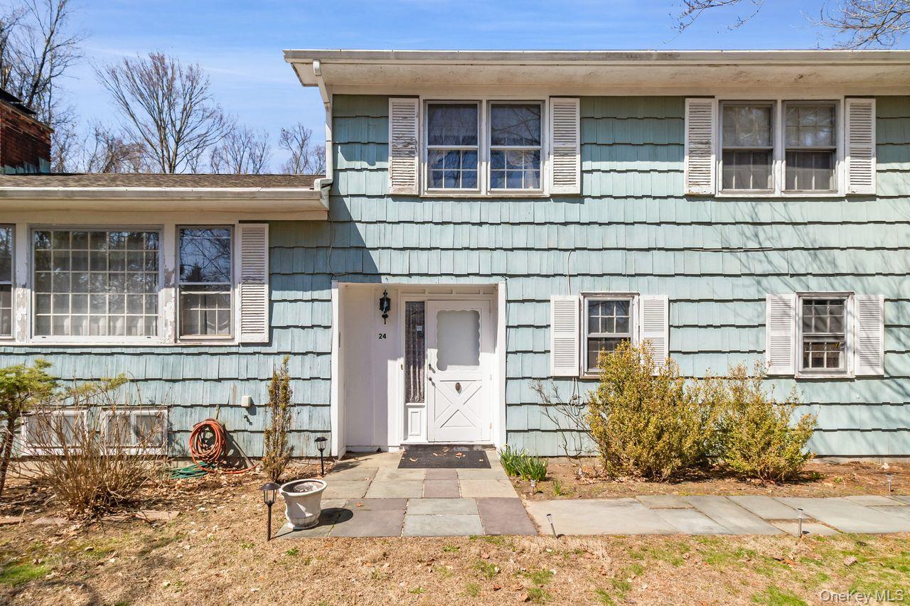 24 Highview Road Ossining, NY 10562 - Photo 4 of 43 Classic oversized split lkevel home.
