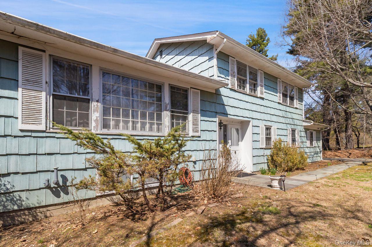 24 Highview Road Ossining, NY 10562 - Photo 6 of 43 Side view of front of home.