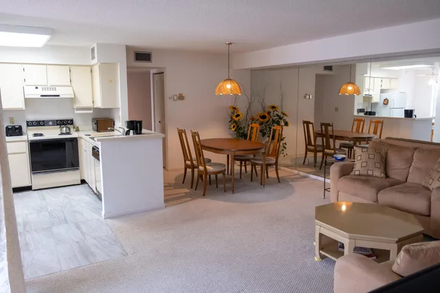 $2,200 | 14896 Bal Moral Lane, Delray Beach, FL 33446