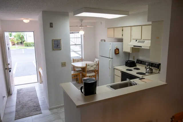 $2,200 | 14896 Bal Moral Lane, Delray Beach, FL 33446