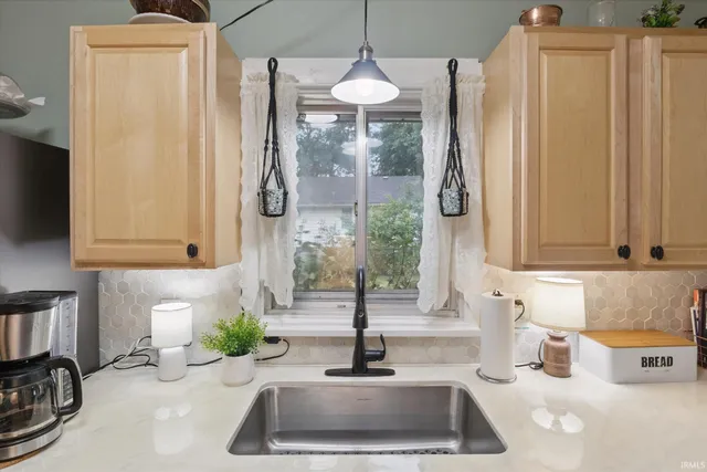 $164,900 | 525 South 28th Street, South Bend, IN 46615