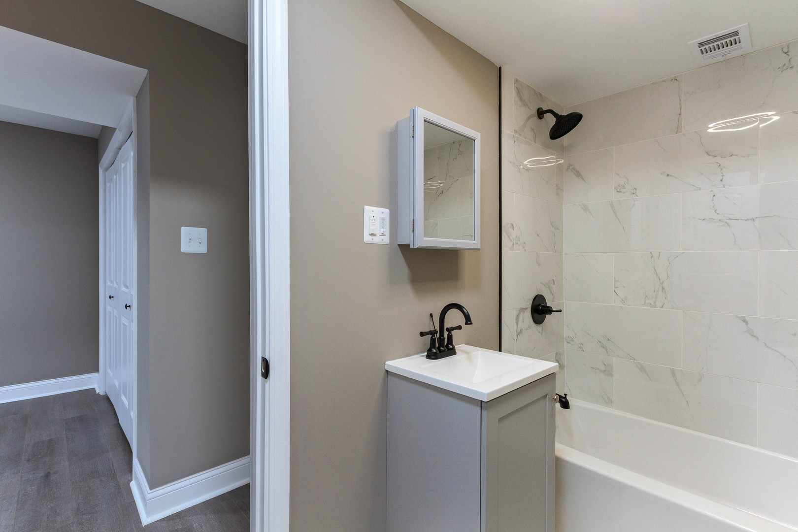 10002 South Normal Avenue Chicago, IL 60628 - Photo 22 of 29 a bathroom with a tub a sink and mirror