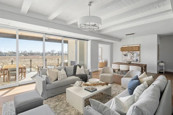 $1,650,000 | 2416 Commerce Boulevard, Unit B1, Mound, MN 55364