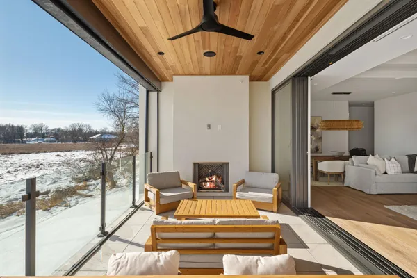 $1,650,000 | 2416 Commerce Boulevard, Unit B1, Mound, MN 55364