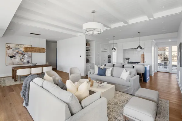 $1,650,000 | 2416 Commerce Boulevard, Unit B1, Mound, MN 55364