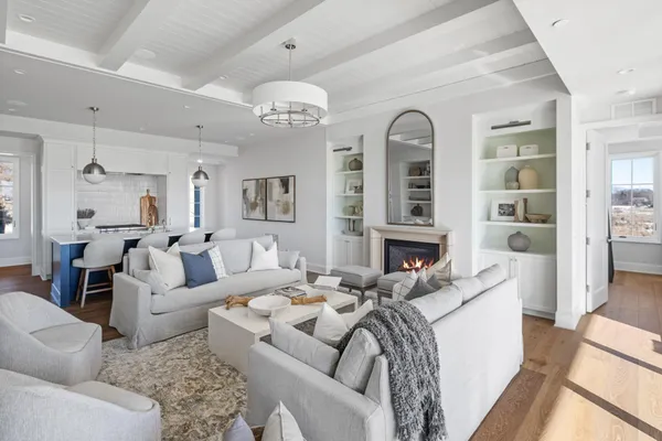 $1,650,000 | 2416 Commerce Boulevard, Unit B1, Mound, MN 55364