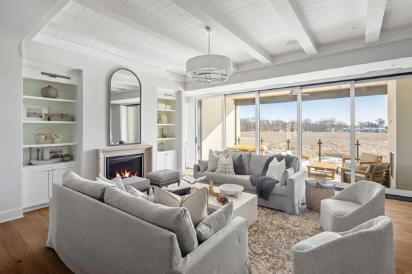 $1,650,000 | 2416 Commerce Boulevard, Unit B1, Mound, MN 55364
