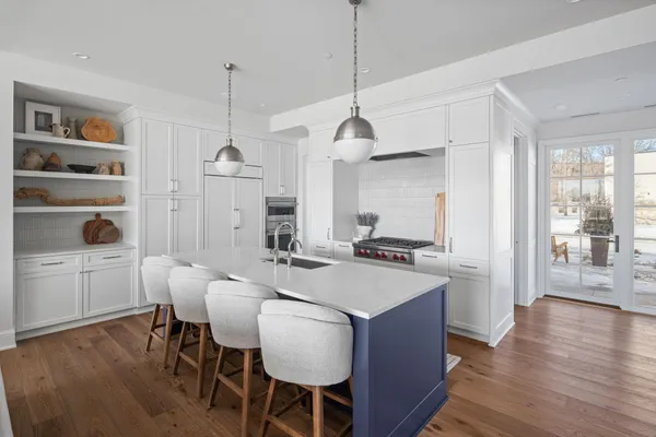 $1,650,000 | 2416 Commerce Boulevard, Unit B1, Mound, MN 55364