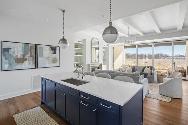 $1,650,000 | 2416 Commerce Boulevard, Unit B1, Mound, MN 55364