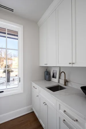 $1,650,000 | 2416 Commerce Boulevard, Unit B1, Mound, MN 55364