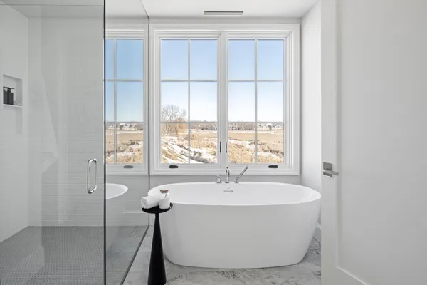 $1,650,000 | 2416 Commerce Boulevard, Unit B1, Mound, MN 55364