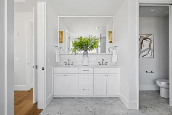 $1,650,000 | 2416 Commerce Boulevard, Unit B1, Mound, MN 55364