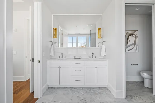 $1,650,000 | 2416 Commerce Boulevard, Unit B1, Mound, MN 55364