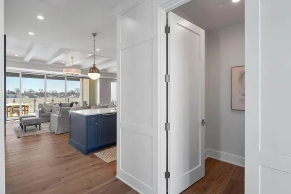 $1,650,000 | 2416 Commerce Boulevard, Unit B1, Mound, MN 55364