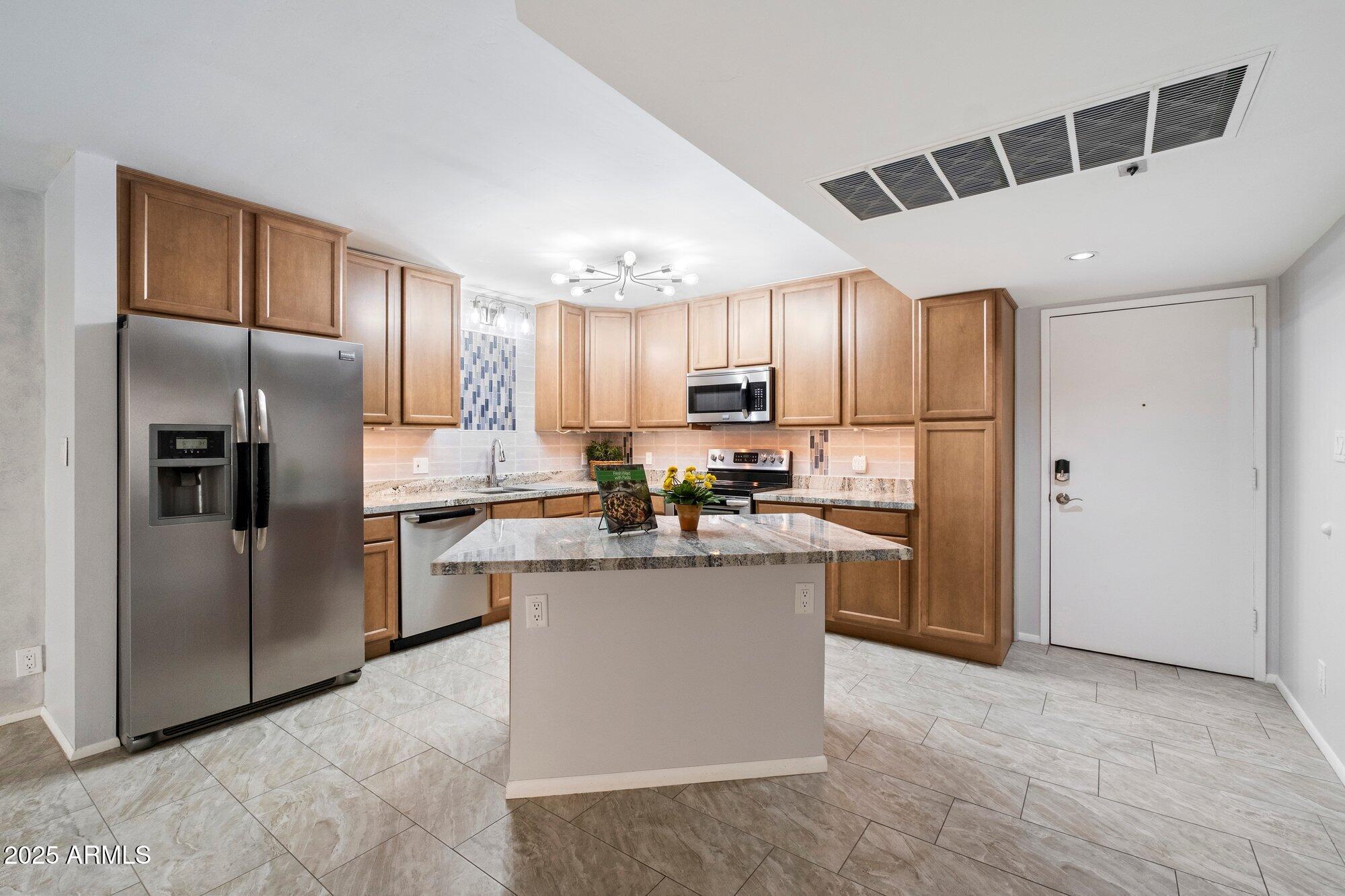 7940 East Camelback Road, Unit 404 Scottsdale, AZ 85251 - Photo 6 of 32 Kitchen 3