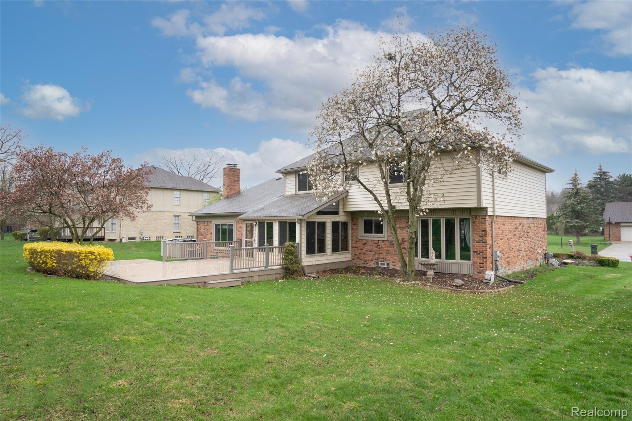 876 Snowmass Drive Rochester, MI 48309 - Photo 5 of 45 876 Snowmass Dr RHills EXT-5.jpg