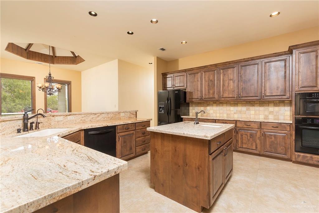 3007 Bryan Road Mission, TX 78574 - Photo 14 of 43 Granite countertops
