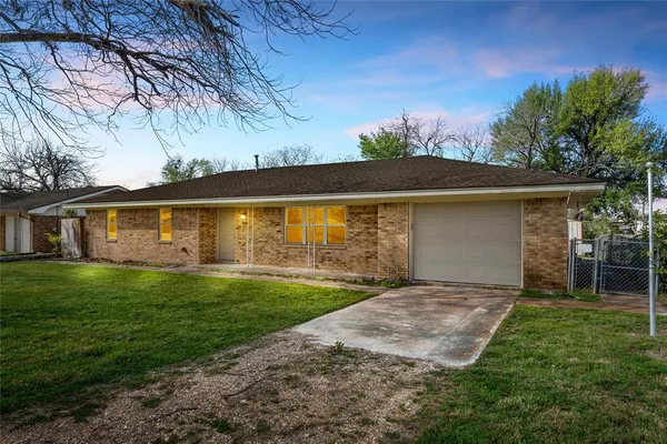$249,900 | 309 North 4th Street, Rosebud, TX 76570