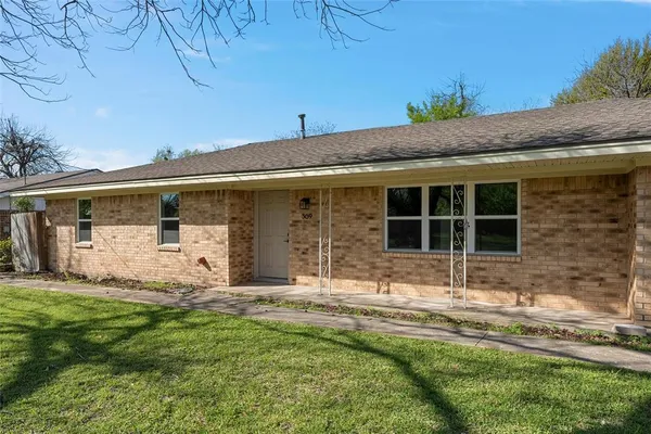 $249,900 | 309 North 4th Street, Rosebud, TX 76570
