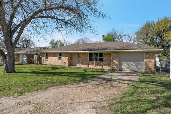 $249,900 | 309 North 4th Street, Rosebud, TX 76570