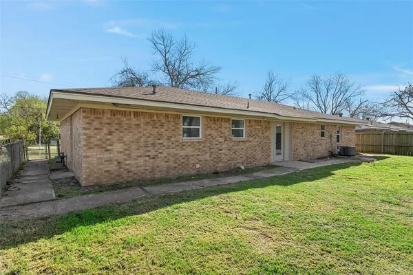 $249,900 | 309 North 4th Street, Rosebud, TX 76570