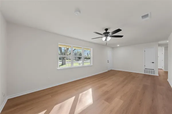 $249,900 | 309 North 4th Street, Rosebud, TX 76570