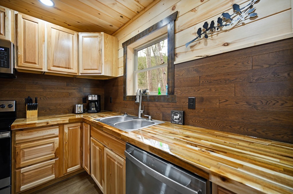 1048 Laurel Lick Road Pigeon Forge, TN 37862 - Photo 10 of 58 Gallery Image 10