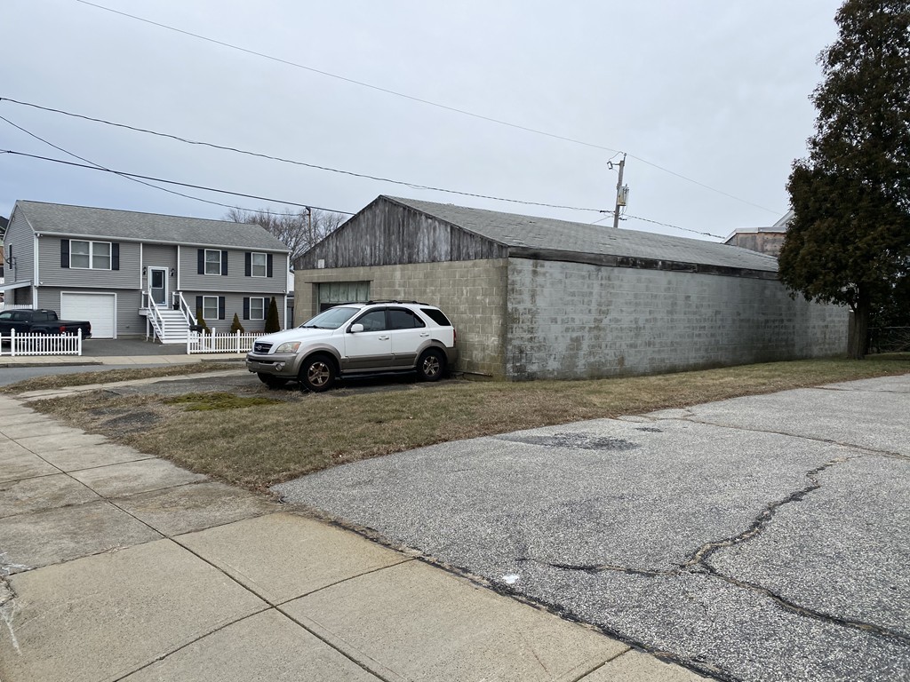 2 Alfred Street Fall River, MA 02721 - Photo 3 of 4