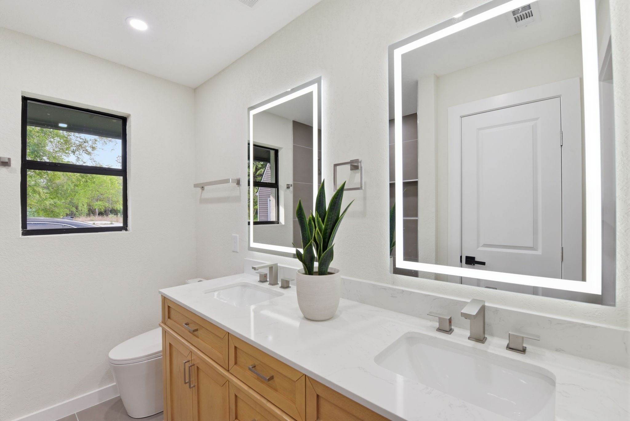 1011 Sycamore Road Richmond, TX 77469 - Photo 36 of 50 Hall bathroom