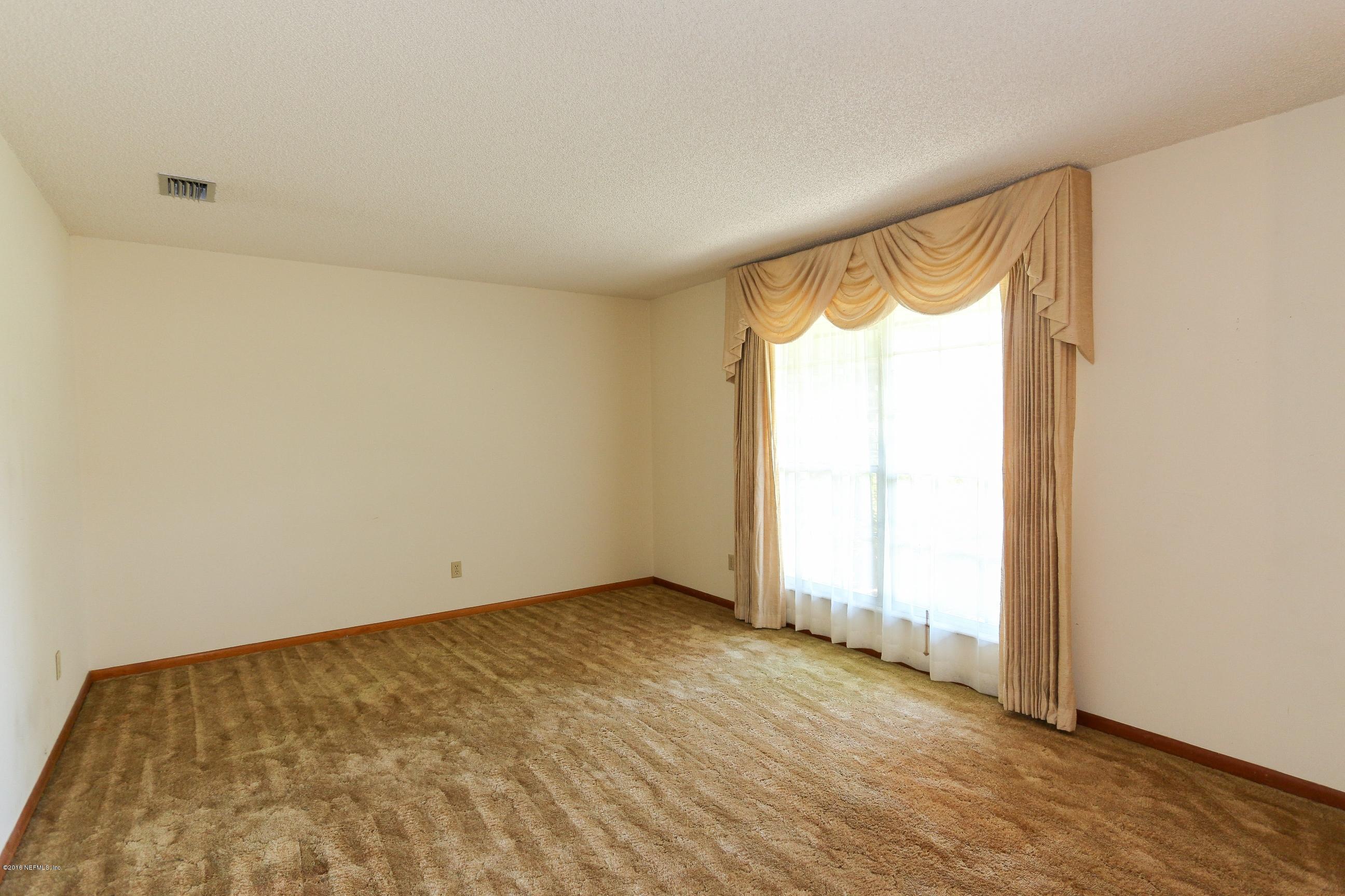 5660 Swamp Fox Road Jacksonville, FL 32210 - Photo 10 of 79 Living Room