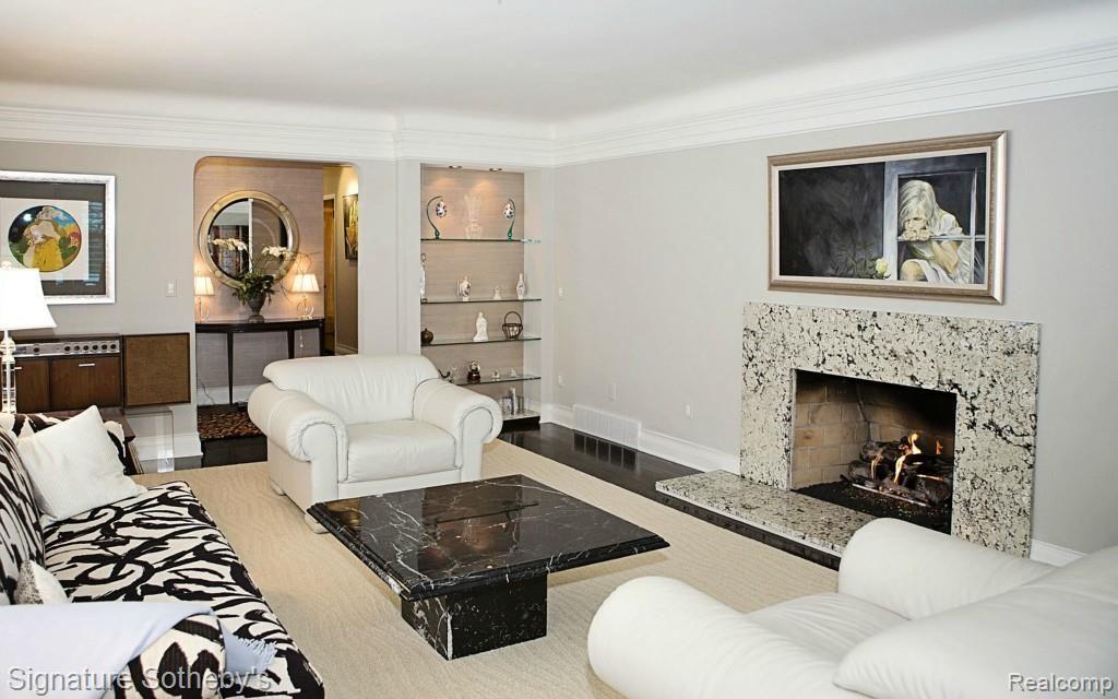 5221 Longmeadow Road Bloomfield Hills, MI 48304 - Photo 4 of 42 Living Room